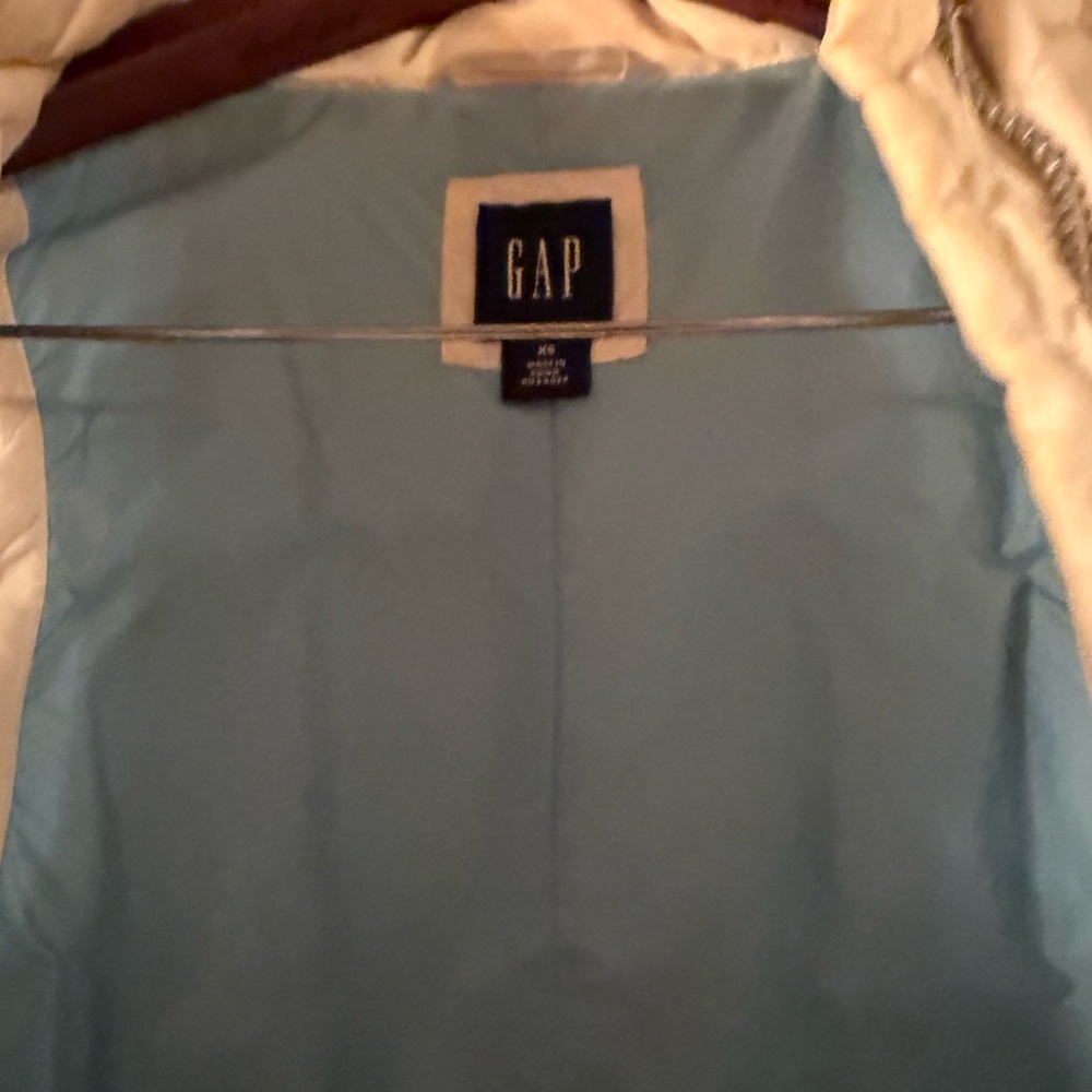 GAP Women's Ivory Quilted Vest - Picture 2 of 3